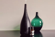 Load image into Gallery viewer, Best essential oil diffuser - made by zen - Thalia dusk - black aroma diffuser